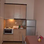 Ξενοδοχείο με διαμερίσματα Akrogiali 4*