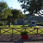 Ξενοδοχείο με διαμερίσματα Akrogiali 4*
